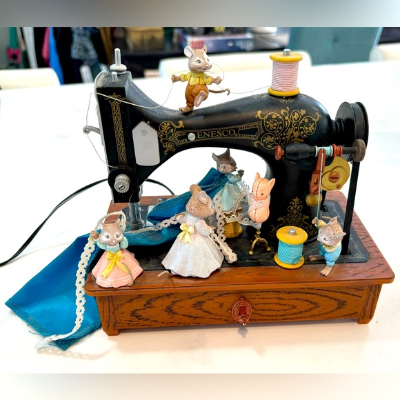 Vintage 1989 Karen Hahn ENESCO Mice Sewing Machine Musical Figurine collectible - Picture 1 of 9